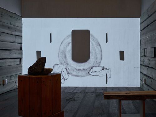 内田聖良 《おおきないしとあかずの蔵》.jpg