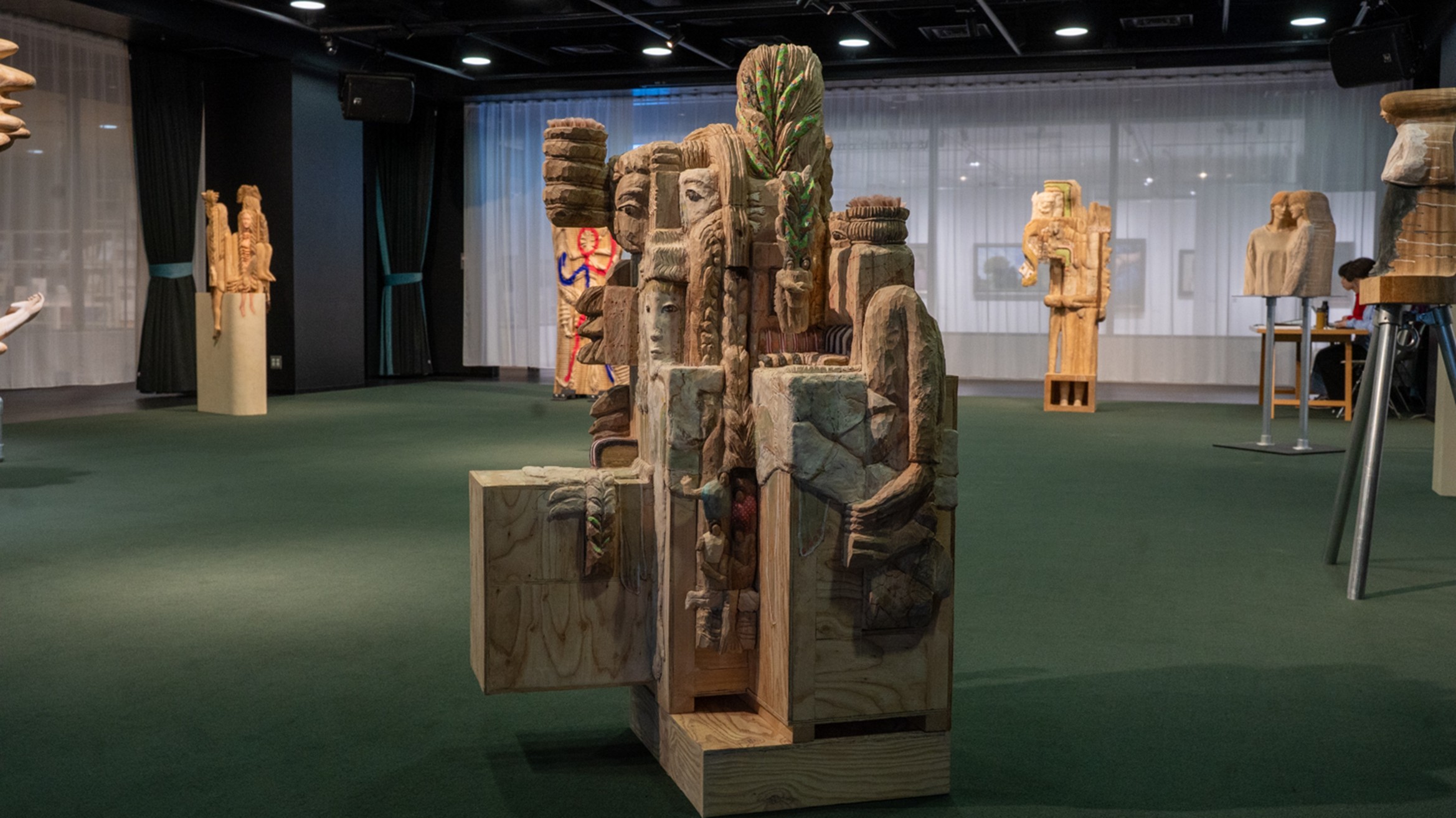 8/Report/3名の若手作家による 現代木彫の新たな表現